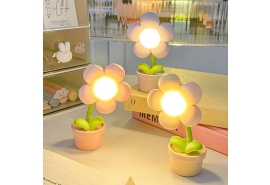 Đèn để bàn mini hình hoa dễ thương 