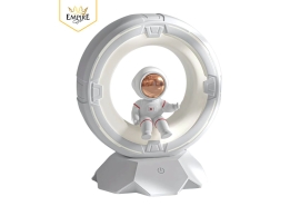 Đèn bàn phi hành gia vòng sáng 3D – Thiết kế hiện đại, độc đáo